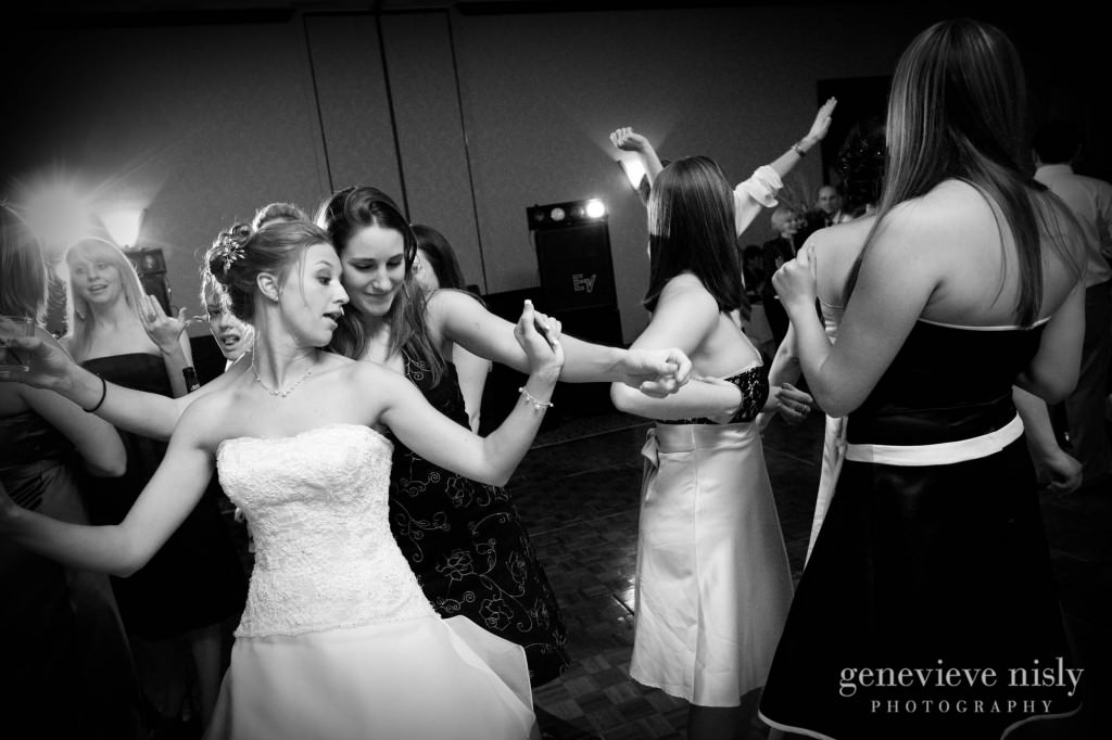  Aurora, Bertram inn, Chagrin Falls, Copyright Genevieve Nisly Photography, Ohio, Wedding, Winter
