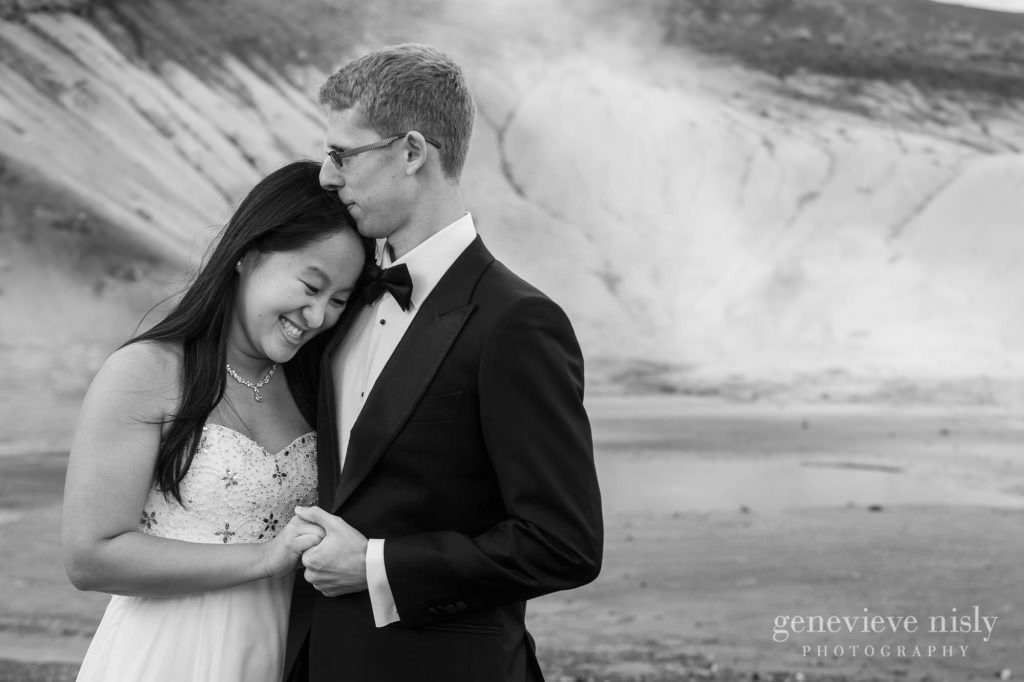 kathy-david-007-iceland-reykjanesfolkvangur-destination-wedding-photographer-genevieve-nisly-photography