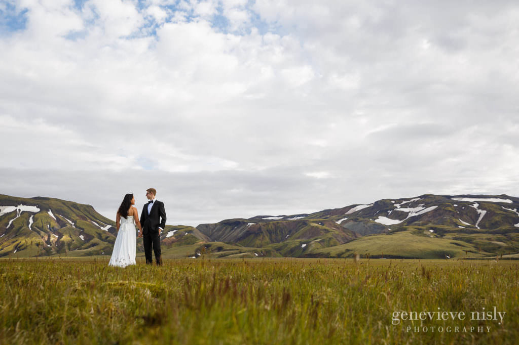 kathy-david-038-iceland-landmannalaugar-destination-wedding-photographer-genevieve-nisly-photography