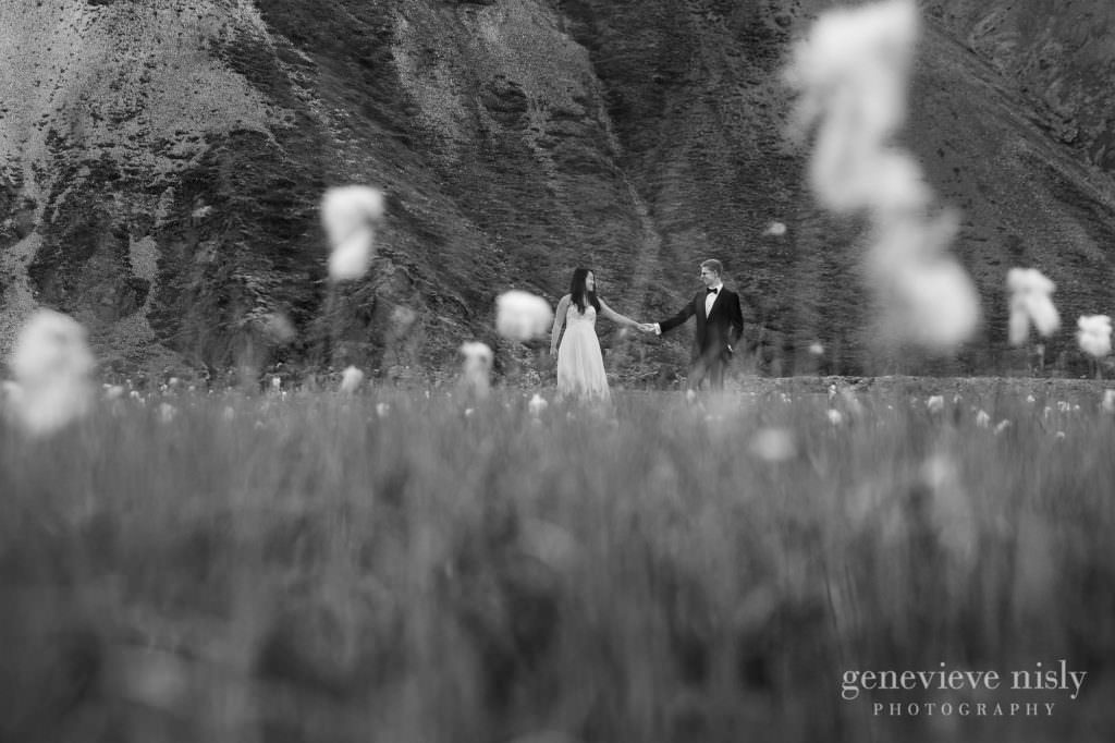 kathy-david-042-iceland-landmannalaugar-destination-wedding-photographer-genevieve-nisly-photography