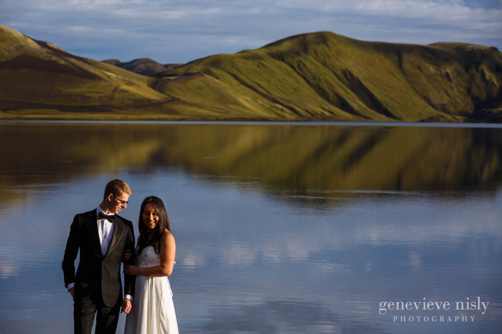 kathy-david-054-iceland-landmannalaugar-destination-wedding-photographer-genevieve-nisly-photography